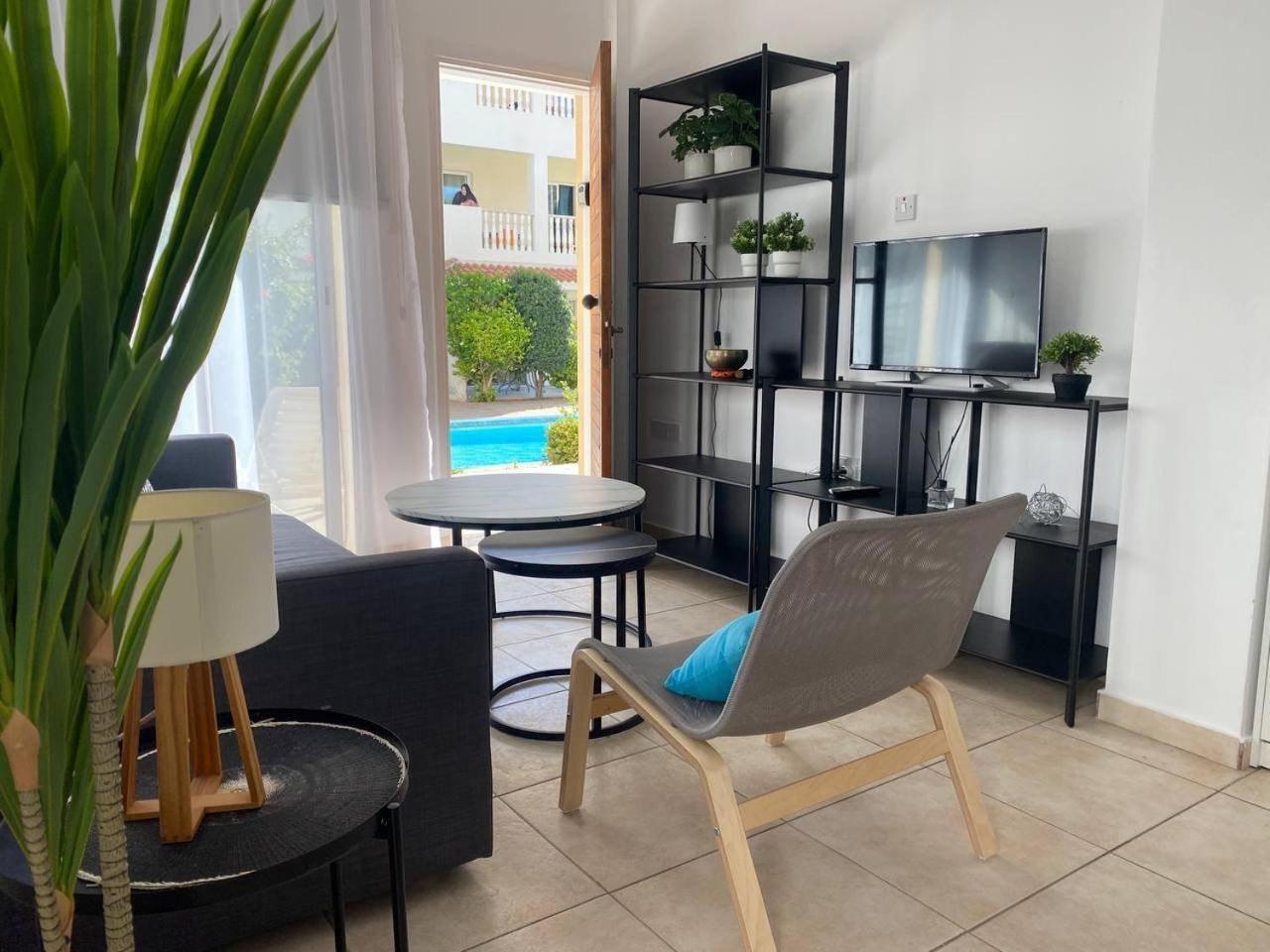 Beautiful One Bed Apartment In Paphos Eksteriør billede
