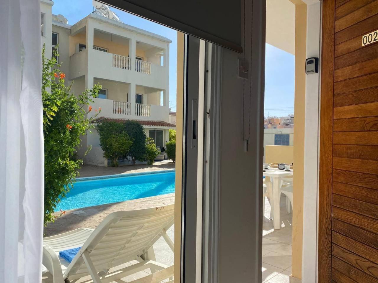 Beautiful One Bed Apartment In Paphos Eksteriør billede